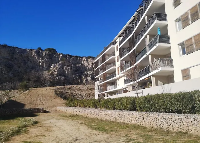 T2 tout neuf avec Parking à 10km de la mer